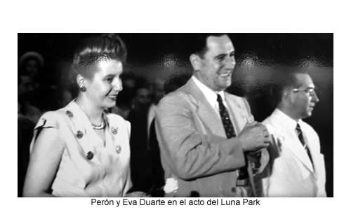 Peron y evita en el Luna Park en 1944